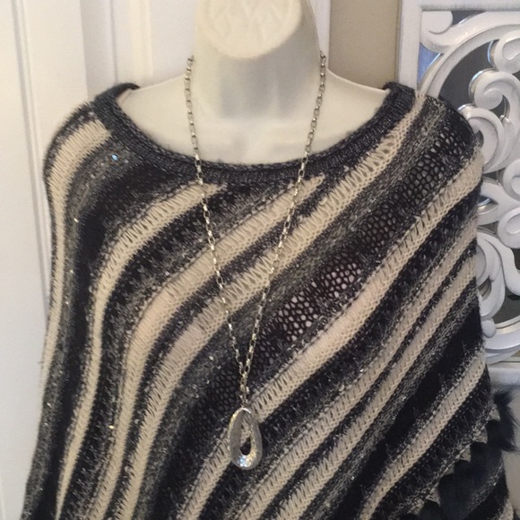 NWOT CHICOS S/M FUR TRIMMED PONCHO TOP.  Bundle and save! - Picture 3 of 8